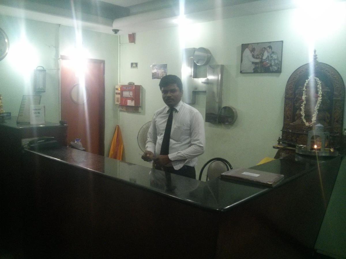 Oyo 5377 Hotel Raaj Bhaavan เชนไน ภายนอก รูปภาพ