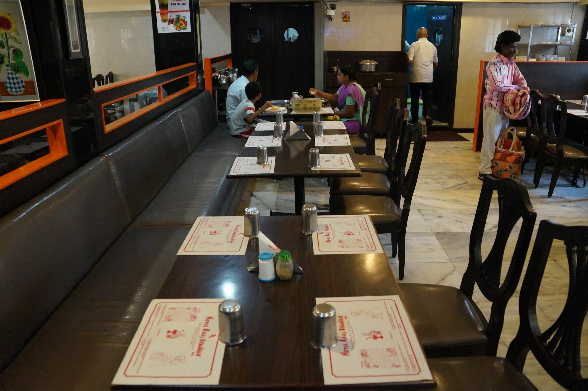 Oyo 5377 Hotel Raaj Bhaavan เชนไน ภายนอก รูปภาพ